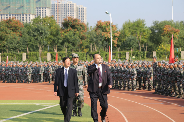 我院举行2019级新生军训总结表彰大会385.png